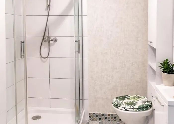 W Centrum-w Poblizu Piotrkowskiej-targow Expo-hopa-lupa-atlas Areny- Nowo Wyremontowany-na Wylacznosc-wyposazony-parter-parking Darmowy Wlasny Pod Wlasnym Oknem-doskonala Lokalizacja-bez Sasiadow! Wygoda I Prywatnosc! Apartman Łódź